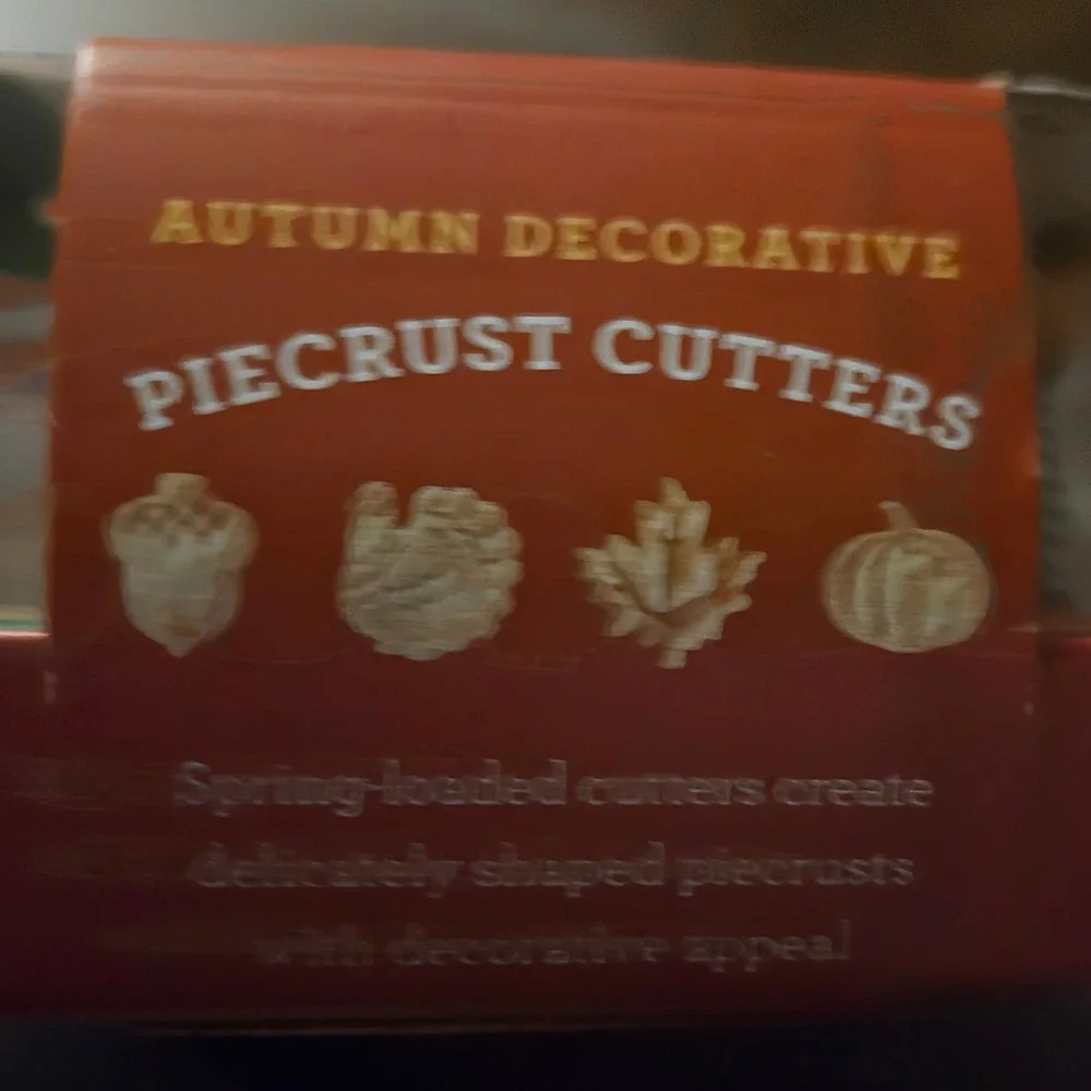 New Williams Sonoma Autumn Piecrust Cutters Set 4 Fall Leaf Pumpkin turkey Acorn